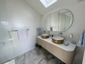 Beachfront 4 bedroom great holiday home pets - yes - Image 5