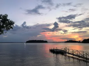 Lake front home with a million dollar view - Image 5