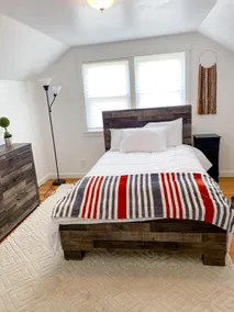 Spacious 4 BR 2 Bath. Pet Friendly, Family Home. - Image 5