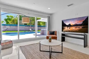 New Cheerful Stylish Villa - Pool, Spa, Mini Golf, Fire pit, Walk to Disneyland  - Image 3