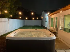 Retro Chic Hot Tub & Game Room, 10 Mins From Beach - Image 4