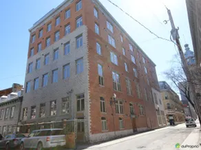 Saint-Roch neighborhood with indoor parking - Image 4