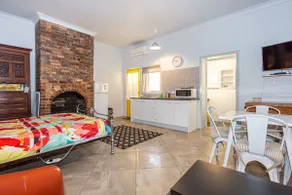 ‘Western Tiers’ apartment in heritage building - Image 4