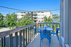 Lake Union Waterfront 2BR | Large Balcony Sleeps 6 - Image 4