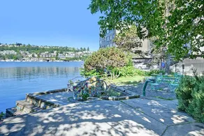 Lake Union Waterfront 2BR | Large Balcony Sleeps 6 - Image 5