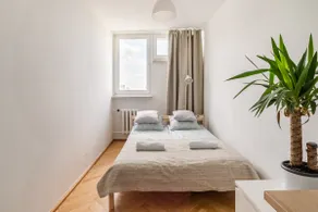 Panoramic 13th-Floor Flat in Central Warsaw - Image 3