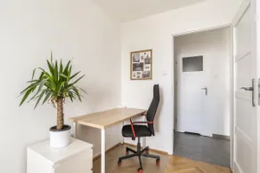 Panoramic 13th-Floor Flat in Central Warsaw - Image 4