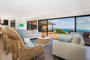 Escape-Luxury Absolute Beachfront Holiday Home, Culburra Beach - Image 3