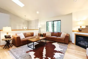 Forested Getaway - Hot Tub, Hike, Bike and Lake - Image 3
