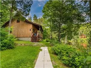 Chalet Wapiti: waterfront, hot tub, pool table - Image 4
