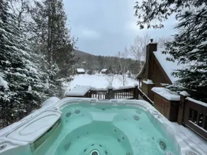 Chalet Wapiti: waterfront, hot tub, pool table - Image 5