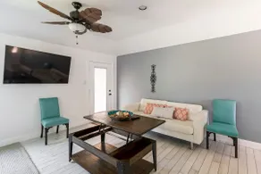Serene Luxury Guesthouse - Image 4