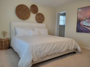 Spacious and Bright Waterfront Home - Image 5