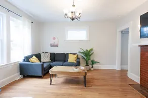 Modern downtown apartment near restaurants/bars - Image 3