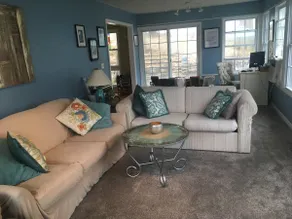 Bright and Open 3 Bedroom / Private Outdoor Area - Image 2