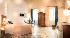 Home of the 16th-century with majoliche • historic center - Image 3