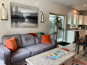 Winter SALE ! 2 BR Townhome - Walk to Edgefield! - Image 2