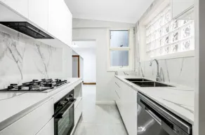 Central 4 BDRM Terrace with Office - Image 3