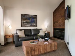 Charming Lake Villa nestled in a quiet cove of Lake of the Ozarks - Image 2