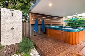 5min to CBD - Sleeps 9 - Spa/EV charger/Pets - Image 3