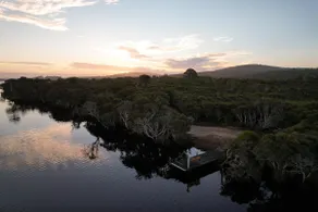 Peacehaven Chalet on the Irwin Inlet - Image 1