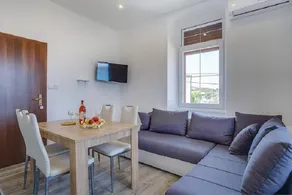 Peaceful Apartment by the Beach - Image 2