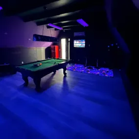 Downtown Game Room, Upper Apartment, Sleeps 8 - Image 5