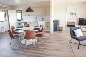 Bright and spacious detached house - Image 3