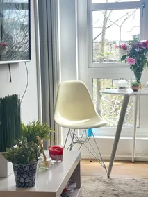 Canal-Side Boutique Apartment - Image 5