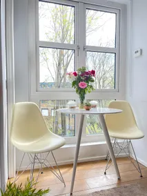 Canal-Side Boutique Apartment - Image 4