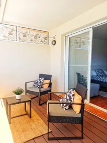 A warm, modern and spacious apartment - Image 3