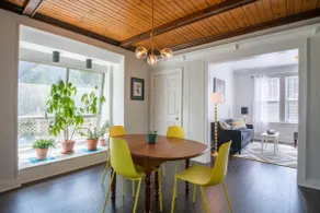 Sunny, chic, renovated cottage, near everything - Image 2