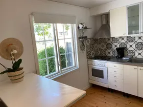 Fantastic, centrally located courtyard house for rent - Image 4