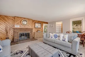 The Lodge, Sweet Waterfront Cottage, Separate Unit  - Image 5
