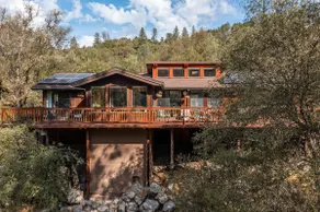 Breathtaking Cabin With Hot Tub Overlooking River - Image 2