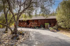 Breathtaking Cabin With Hot Tub Overlooking River - Image 3