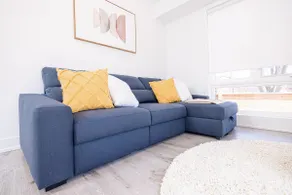 Luxury New Apartment, Mins To All Falls Attraction - Image 3