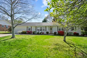 Pet-Friendly 4BR: Pool, Screen Porch, Fenced Yard - Image 3