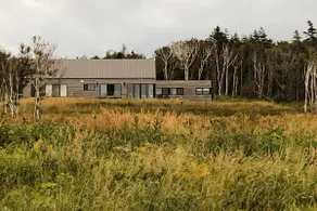 4-bedroom seaside home with all of the comforts. - Image 3
