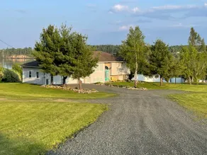 O'Neill's Coastal Airbnb - with hot tub! - Image 2