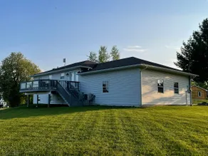 O'Neill's Coastal Airbnb - with hot tub! - Image 4
