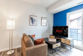 *Seafarer* with A/C 2 Beds luxury condo in UofA - Image 5