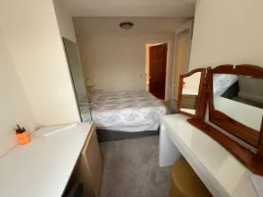 Roomy base in the centre of town - Image 3