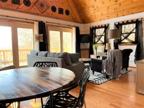 NEW!!! GRAND VIEW -- Rustic Ridge Chalet, hot tub, river view, privacy - Image 3
