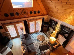 NEW!!! GRAND VIEW -- Rustic Ridge Chalet, hot tub, river view, privacy - Image 5
