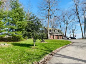 Historical country estate guest house on 10 acres - Image 2