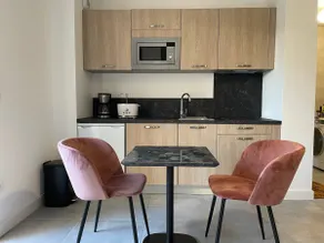 Beautiful new apartment with on-site parking - Image 3