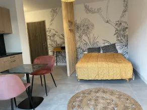 Beautiful new apartment with on-site parking - Image 2
