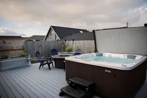 Seaside Retreat Hot Tub Steps to Beach Slps 6 - Image 2