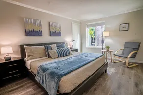 Condo with king bed, walk to Microsoft & park - Image 4